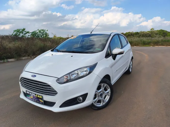 Ford Fiesta 1.6 16V Flex Aut. 5P 2016