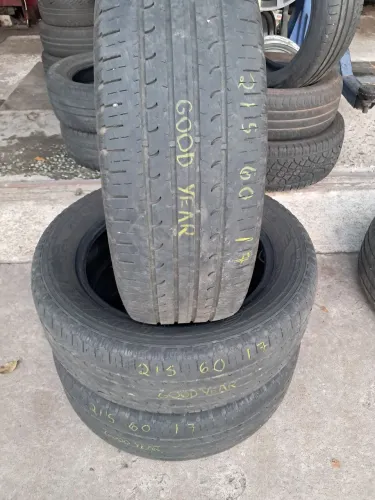 Pneu 215 60 17 Goodyear Efficientgrip usados