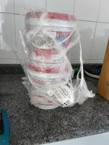 Adesivo para piso vinilico,100 reais cada galão 