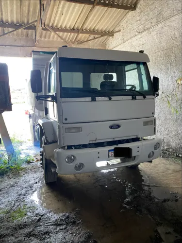 FORD CARGO 2425