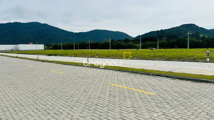 Terreno plano com 361m² no Loteamento Quinta da Luz Rio Vermelho, Florianópolis