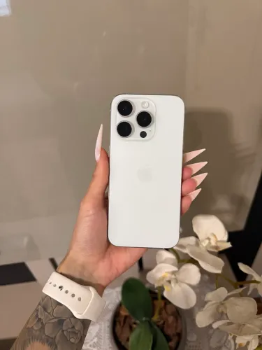 iPhone 16 Pro 256gb Titânio Branco IMPECÁVEL