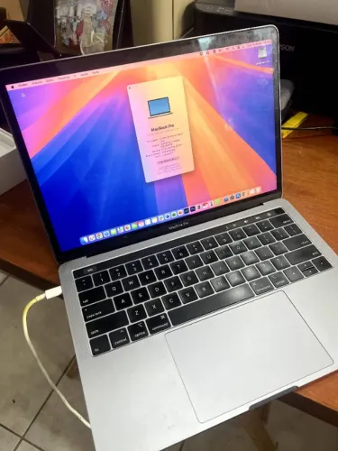 MacBook Pro 13? 2019 i5 8GB 256GB Touch Bar + Caixa