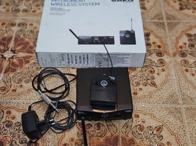 Transmissor Sem Fio AKG SR40 para Guitarras