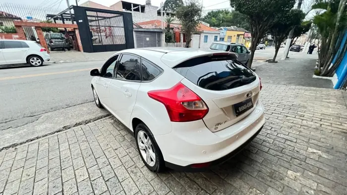 Ford Focus 1.6 S/1.6 SE Flex 16V 5P AUT 2015