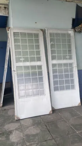 PORTAS DE FERRO BRANCO