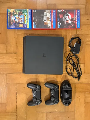 PS4 Slim 1TB + 2 Controles + Jogos + Base