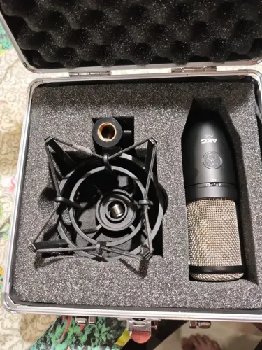 Microfone Akg P420 novo