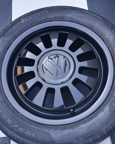 Rodas do Up aro 15 furação 4x100 c/ pneus Pirelli