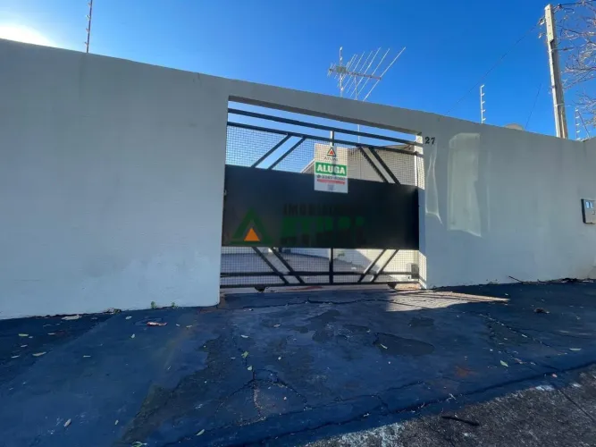 CASA COM 2 QUARTOS NA REGIÃO LESTE DE LONDRINA