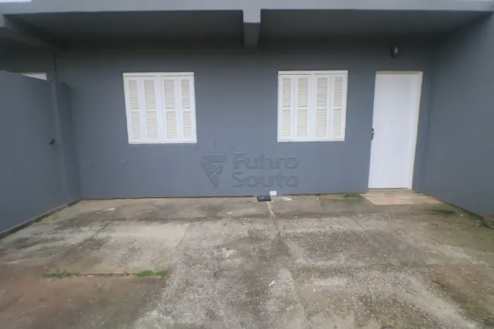Casa de 2 dormitórios em condominio a 400 metros do Trapiche Laranjal