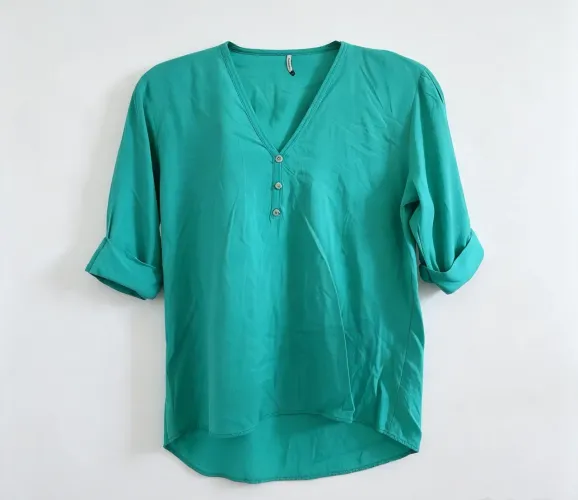 Blusa Gola V Manga 3/4 Henley Verde - Tecido Leve Soltinha