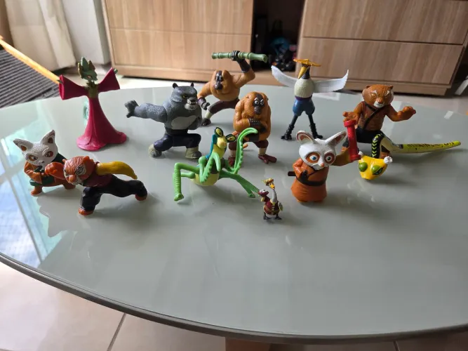 Coleção de 11  bonecos Kung-fu Panda 
