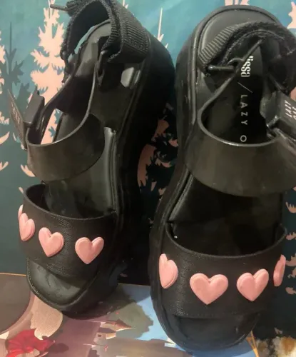 Melissa Lazy Oaf kick off preta (usado - ótimo estado)