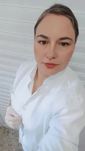 Cuidadora de idosos estudante e estagiária de enfermagem