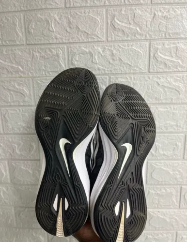 Tênis Nike Hyperdunk preto e branco 
