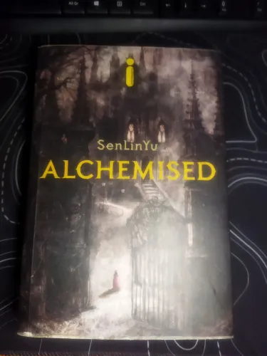 Alchemised livro em português seminovo