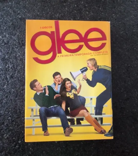Kit Glee: Box 1º Temporada + DVD GLEE O Filme + CD Louder + Livro Glee O Início