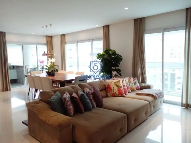 Apartamento à Venda em Pitangueiras, Guarujá - SP