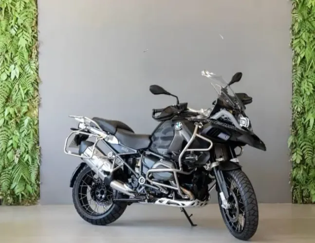 GS1200R tripo Black muito bem cuidada em ótimo estado.