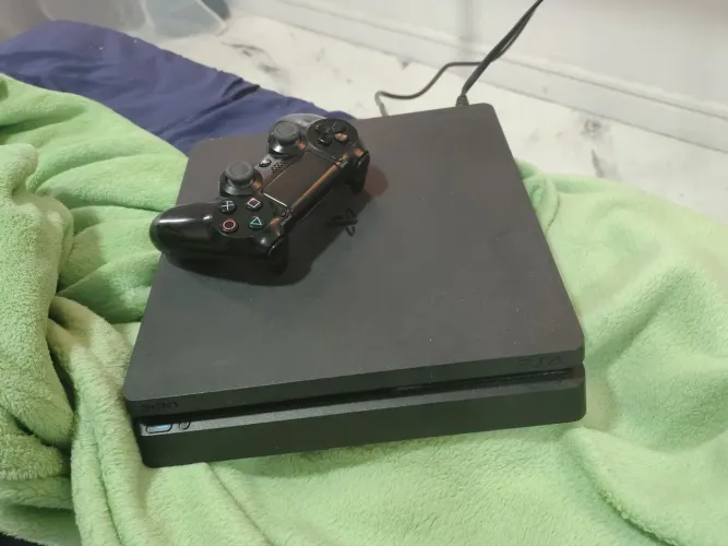PS4 novo, 2 meses de uso