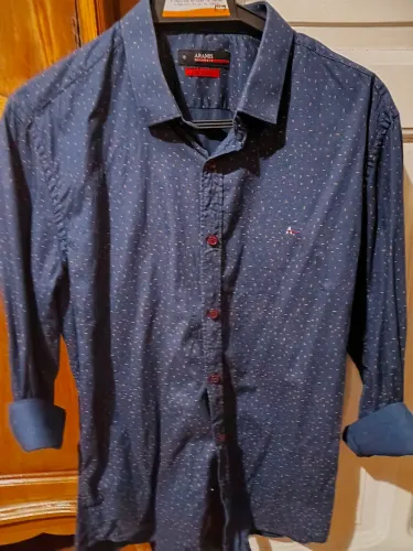 Vendo 4 camisas  manga longa originais .tam 3 .R$50 cada.
