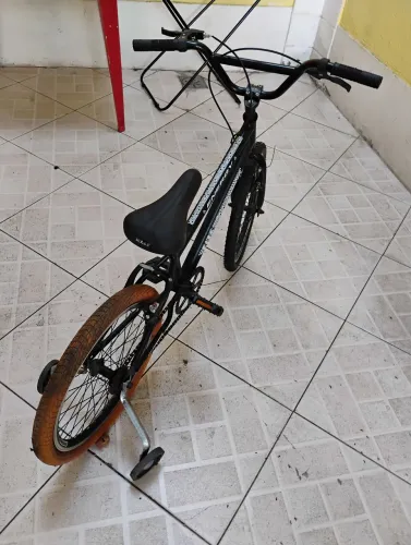Bicicleta infantil Freestyle precisa consertar freio.