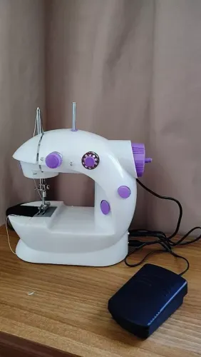 Mini Máquina de Costura Portátil