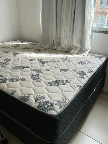 cama box conjugada (colchão fixado à base)