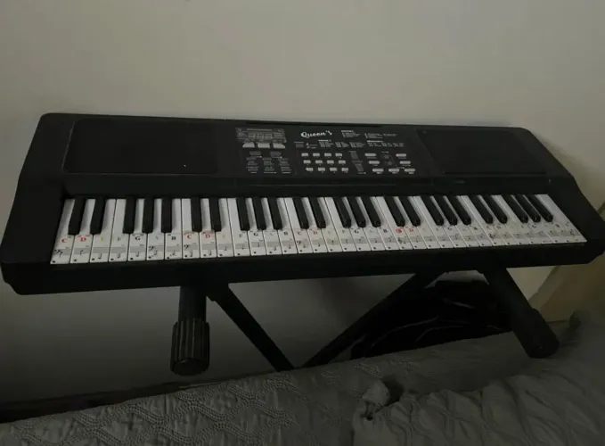 TECLADO 61 TECLAS - QUEENS
