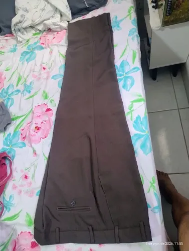 Terno Marrom, usado apenas uma vez.
