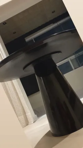 Mesa de Jantar Redonda Preta Moderna com Base Central