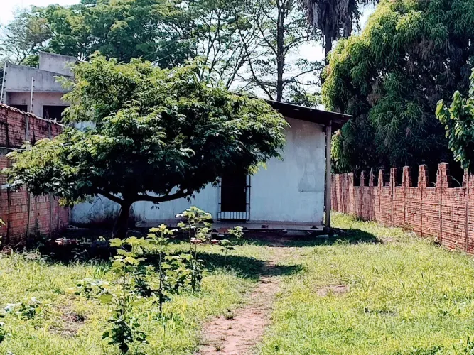 Casa em terreno de (700m²) Rua Asfaltada no Bairro Planalto