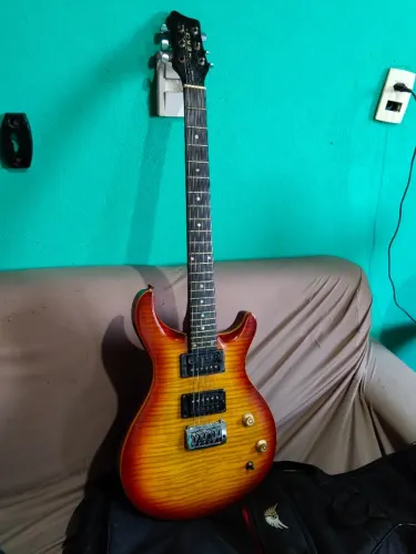 Guitarra Eko esitlo PRS (analiso proposta)