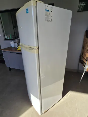 Vende uma geladeira Fros free modelo cônsul