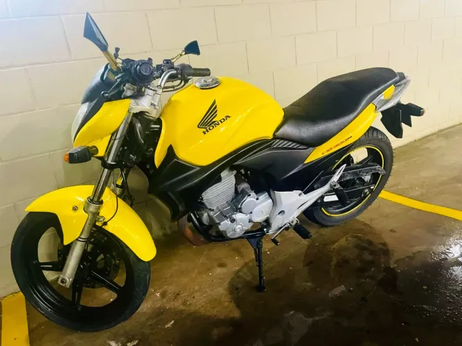 CB 300