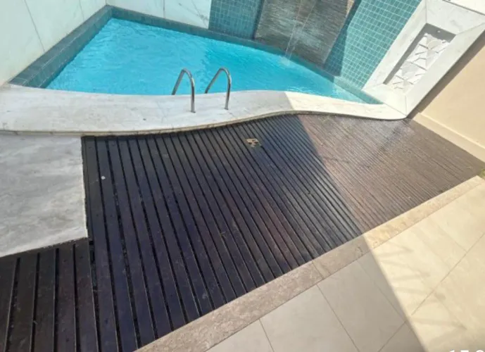 Alugo casa duplex em condomínio com 3 suítes