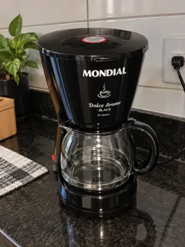 CAFETEIRA MONDIAL MUITO PRÁTICA EM EXCELENTE ESTADO DE CONSERVAÇÃO