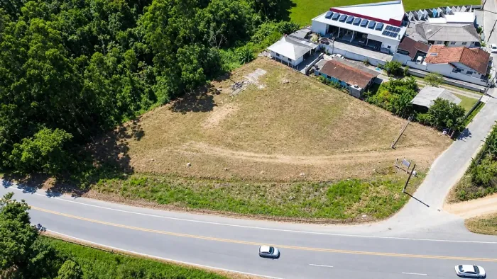 TERRENO COMERCIAL ESTRATÉGICO ÀS MARGENS DA BR-282