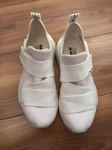 Tênis adidas NMD R1 feminino 