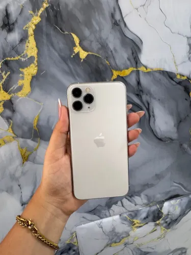 iPhone 11 Pro trinco na tela 64 gb Face ID ok muito bom câmeras extremamente boas 