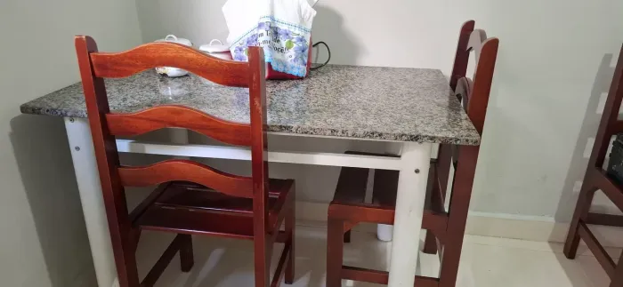 Vendo mesa de granito para 6 cadeiras