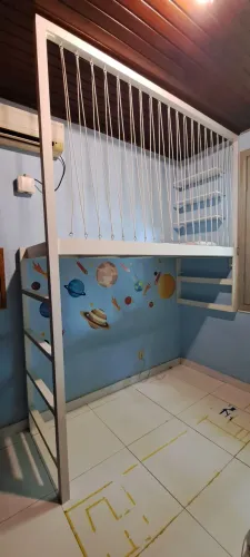 Estrutura em madeira para quarto infantil