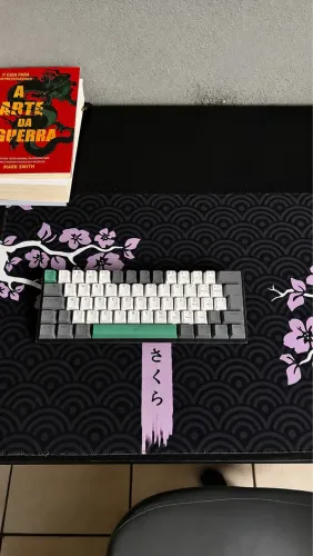 teclado mecânico gamer Machenike K500-B61 (na versão compacta de formato 60%)