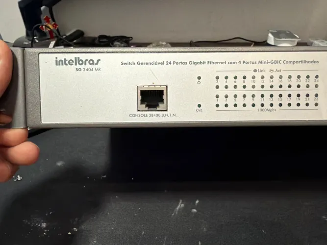 Switch 24 portas gerenciável giga Intelbras SG 2404 MR