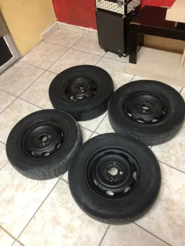 Vendo jogo de rodas 13 GM Chevrolet só montar e usar