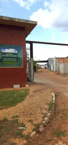 LOTE EM CONDOMÍNIO FECHADO COM 220M2