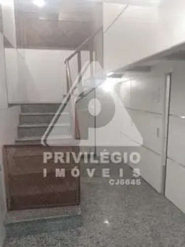Sala Comercial em Ipanema: 40m² com 5 Ambientes e Vaga de Garagem