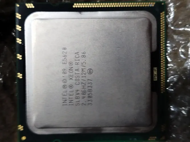 Processador Intel Xeon E5620 com frequência de 2.40 GHz.LGA1366