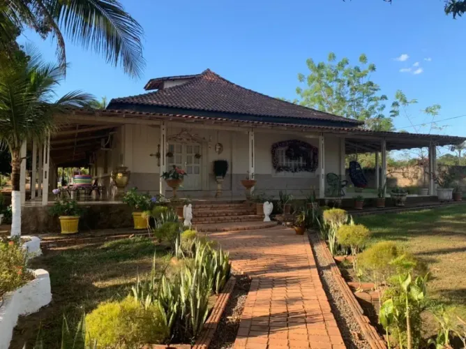 Vendo uma Linda Chácara com 1.600 de área construída e 26 mil área total perto da Polícia
